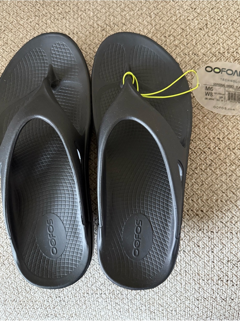OOFOS Black Thong Sandals Womens or Mens M6/W8 NEW